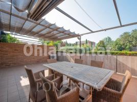 Apartament, 135 m², près de bus et de train, presque neuf