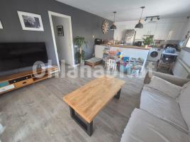 Pis, 97 m², près de bus et de train, presque neuf