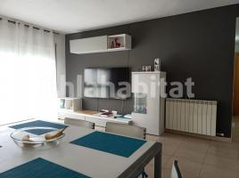 Flat, 67 m², near bus and train, almost new