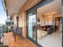 Flat, 100 m², near bus and train, almost new