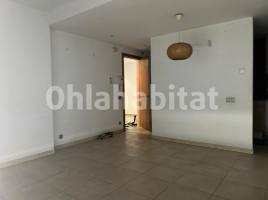 Piso, 131 m², cerca de bus y tren, seminuevo