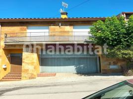 Casa (unifamiliar aislada), 232 m², cerca de bus y tren, seminuevo