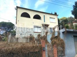  (unifamiliar aïllada), 322 m², près de bus et de train