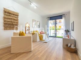 Pis, 89 m², près de bus et de train, presque neuf