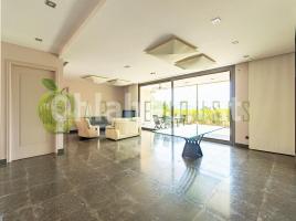 Casa (unifamiliar aislada), 360 m², cerca de bus y tren, Calle la Mistela