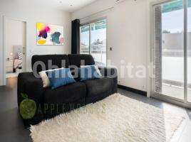 Àtic, 74 m², prop de bus i tren