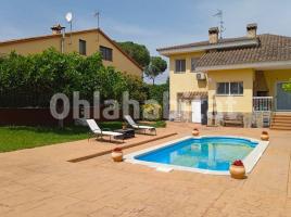 Houses (detached house), 209 m², near bus and train, Santa Coloma Residencial