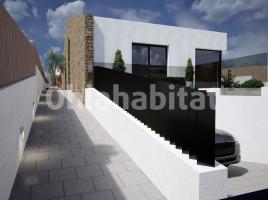 Casa (unifamiliar aislada), 252 m², cerca de bus y tren, seminuevo