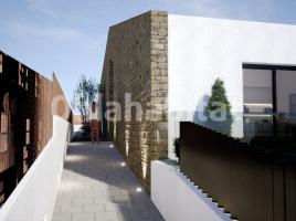 Casa (unifamiliar aislada), 252 m², cerca de bus y tren, seminuevo