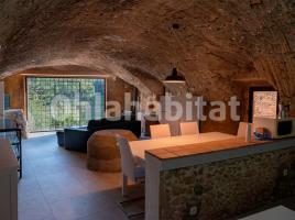  (unifamiliar aïllada), 1324 m², près de bus et de train