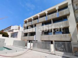 Piso, 98.57 m², cerca de bus y tren, seminuevo