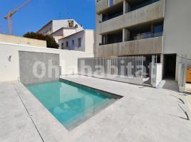 Piso, 98.57 m², cerca de bus y tren, seminuevo