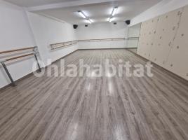 Lloguer local comercial, 341 m², prop de bus i tren, Calle de Robrenyo