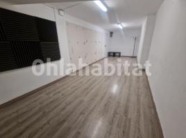 Lloguer local comercial, 341 m², prop de bus i tren, Calle de Robrenyo