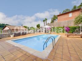Flat, 239 m², near bus and train