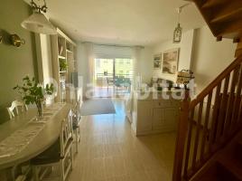 Duplex, 159 m², near bus and train, almost new