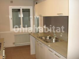 For rent flat, 112 m², near bus and train