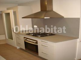 For rent flat, 112 m², near bus and train