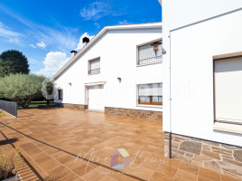 Houses (villa / tower), 330 m²