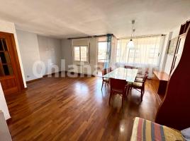Flat, 92 m², near bus and train