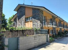  (unifamiliar adossada), 240 m², presque neuf