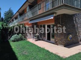  (unifamiliar adossada), 240 m², presque neuf