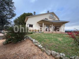 Houses (villa / tower), 408 m², near bus and train