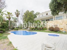 Houses (detached house), 2377 m², near bus and train, almost new