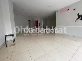Lloguer local comercial, 102 m², prop de bus i tren, Avenida del Carrilet, 68