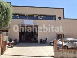 Louer , 874 m², Zona