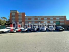 Louer , 3552 m², Zona
