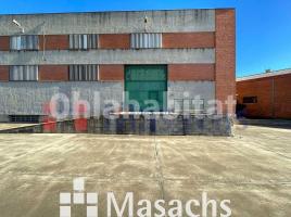 Louer , 3552 m², Zona