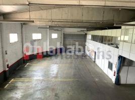 Louer , 700 m², Zona
