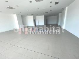 Louer , 440 m², Zona
