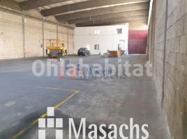 Louer , 1075 m², Zona