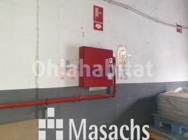 Louer , 1075 m², Zona
