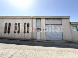Louer , 1300 m², Zona