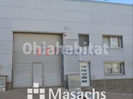 Louer , 548 m², Zona
