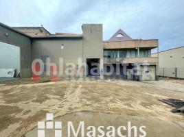 Louer , 1991 m², Zona