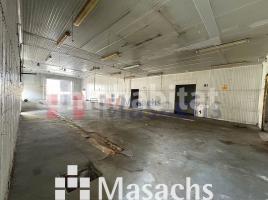 Louer , 1991 m², Zona