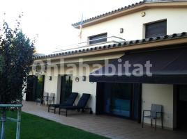 Houses (villa / tower), 322 m², almost new