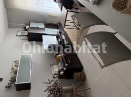 Piso, 85 m², cerca de bus y tren, seminuevo