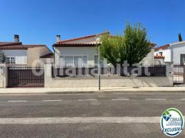 Houses (villa / tower), 110 m², Calle Cala Bona, 15