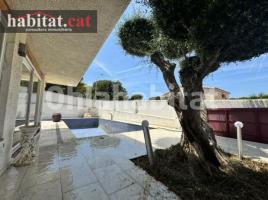 Houses (detached house), 285 m², near bus and train