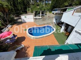  (unifamiliar aïllada), 184 m², près de bus et de train