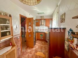 Houses (detached house), 268 m², near bus and train, almost new