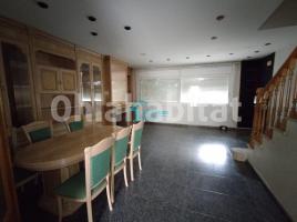 Casa (unifamiliar adossada), 251 m², prop de bus i tren