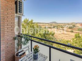 Flat, 94 m², near bus and train, almost new