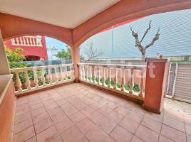 Casa (unifamiliar aislada), 171.20 m², cerca de bus y tren, seminuevo