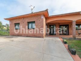 Houses (detached house), 245 m², near bus and train, almost new